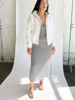 Rosie Zip Up - Ivory -Fashion Shop IMG 0913 5ae95208 203c 4021 a59e 1512a8dffcd1