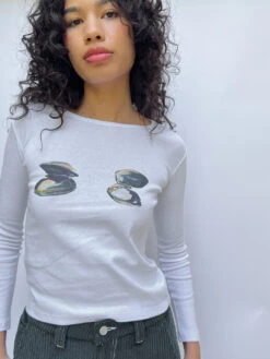 Dana Long Sleeve Tee - Clams -Fashion Shop IMG 5578 lisa says gah table clam tee