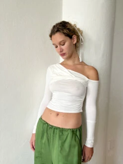 Nico Twist Top - White 19 Nico Twist Top - White -Fashion Shop IMG 5624 geel top White