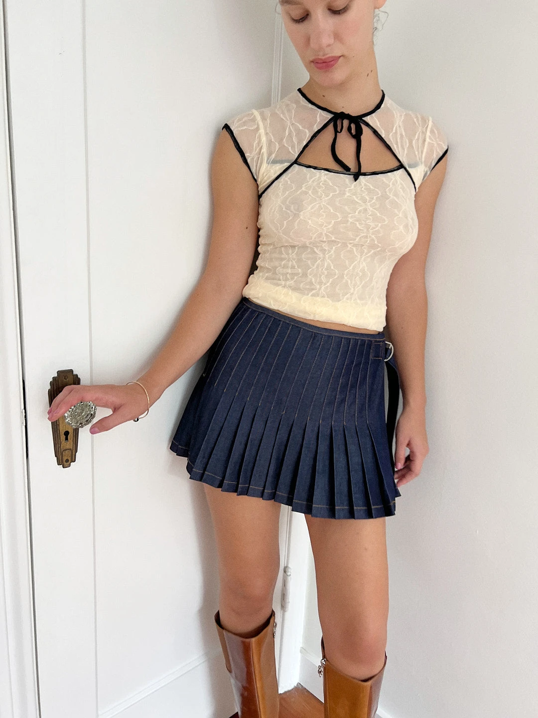 Mariposa Lace Bow Tee - Piped Cloud 7 Mariposa Lace Bow Tee - Piped Cloud - Image 5