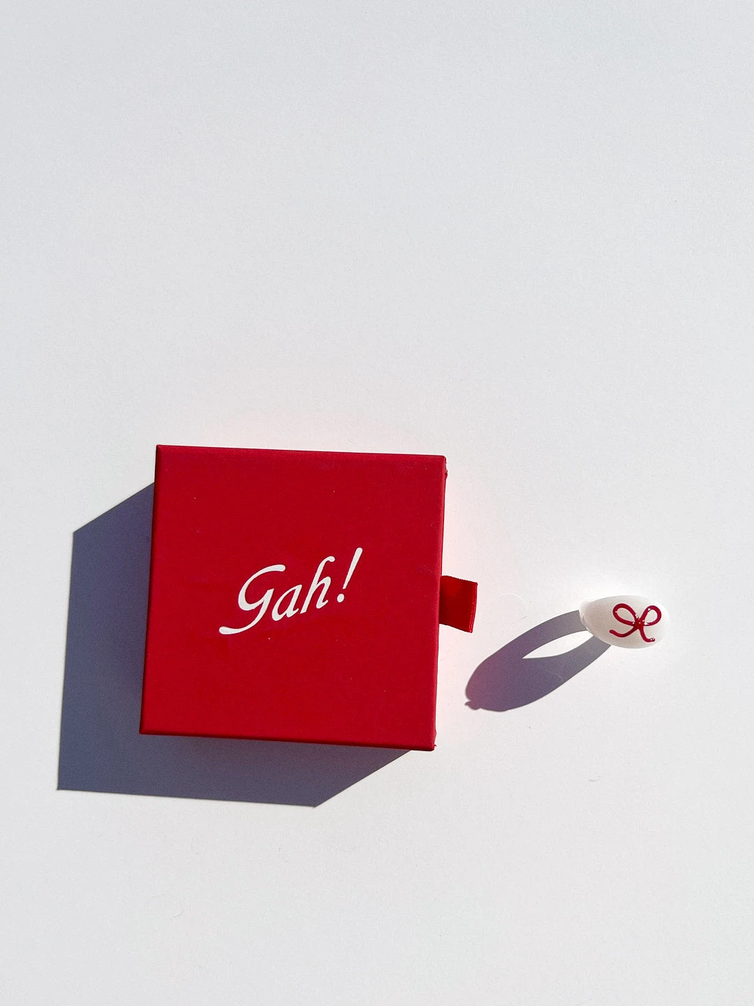 Glass Bow Ring - White/Red 7 Glass Bow Ring - White/Red - Image 5