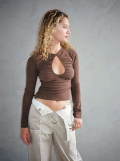 Nora Keyhole Top - Chocolate -Fashion Shop LIND683 076 lisa says gah top brown