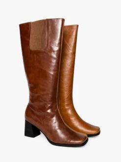 Front Page -Fashion Shop SimoneBoot Pair